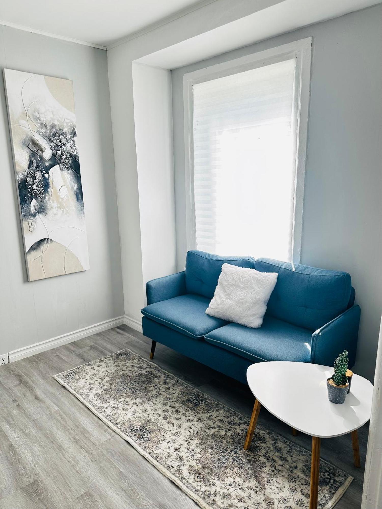 Cozy 2Br House Near Centre With Patio, Bbq, Backyard, And Netflix Leilighet Peterborough Eksteriør bilde