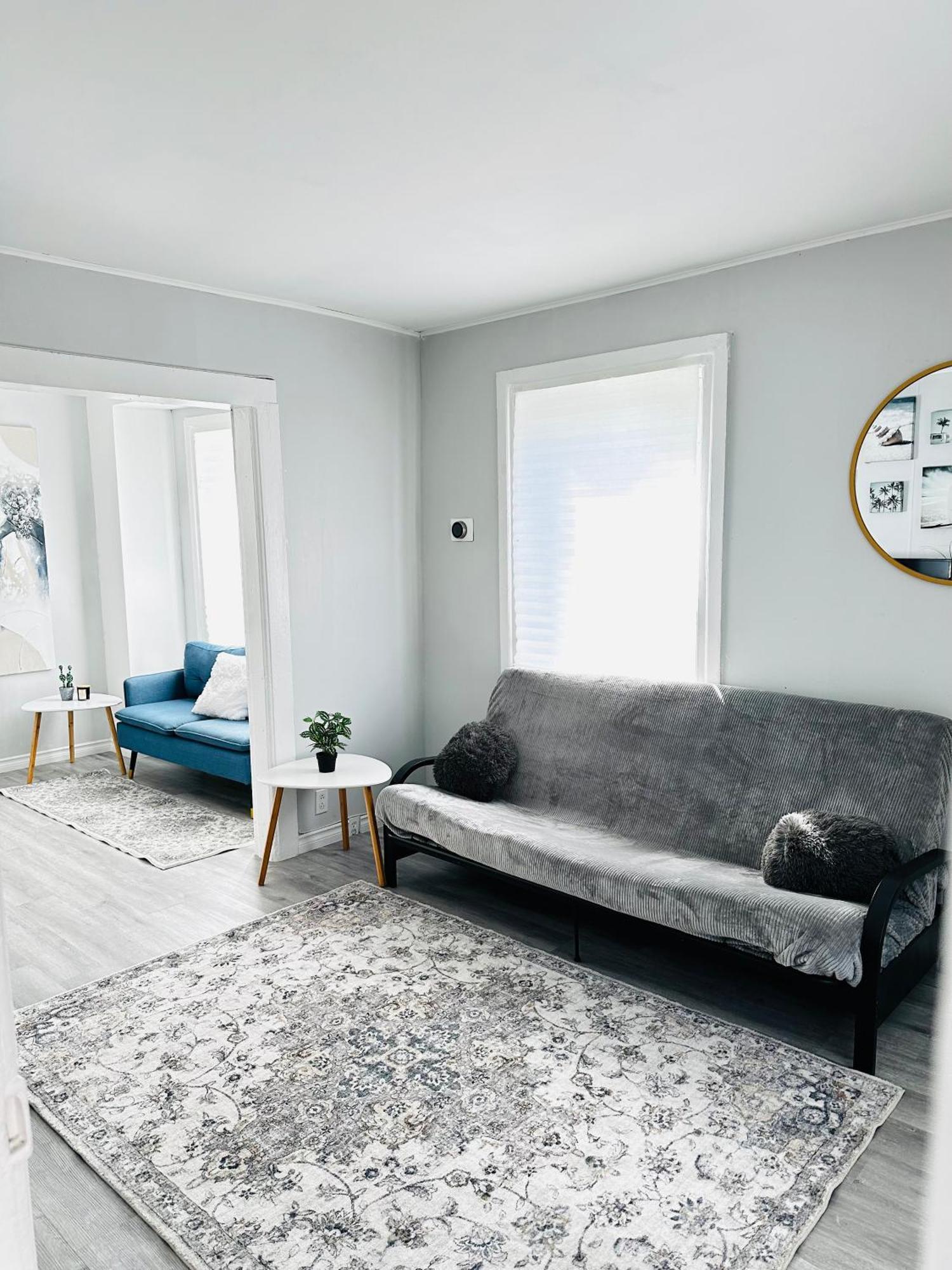 Cozy 2Br House Near Centre With Patio, Bbq, Backyard, And Netflix Leilighet Peterborough Eksteriør bilde