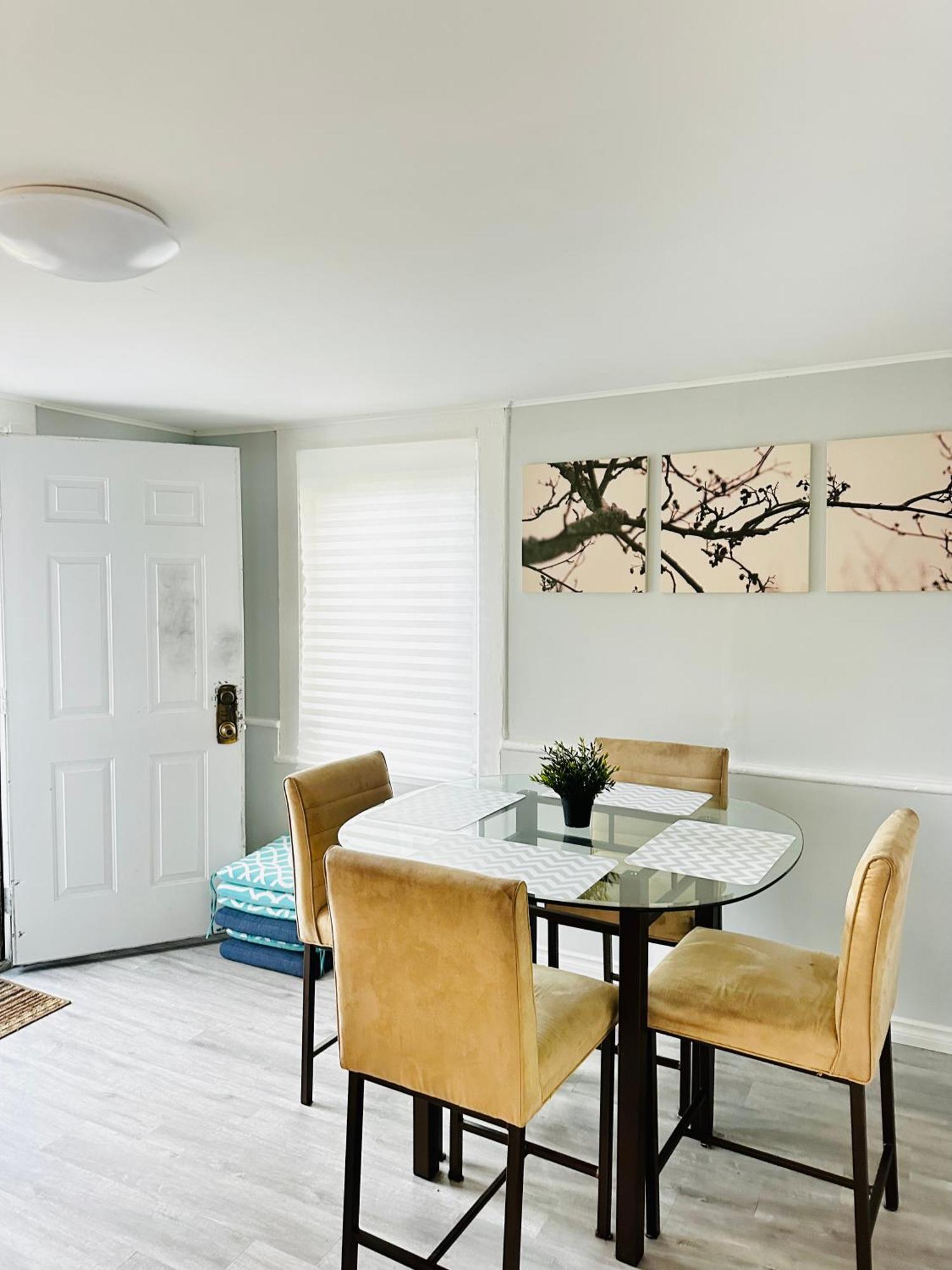 Cozy 2Br House Near Centre With Patio, Bbq, Backyard, And Netflix Leilighet Peterborough Eksteriør bilde