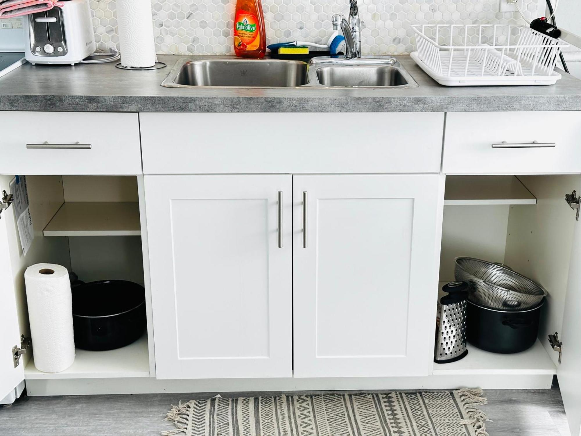 Cozy 2Br House Near Centre With Patio, Bbq, Backyard, And Netflix Leilighet Peterborough Eksteriør bilde