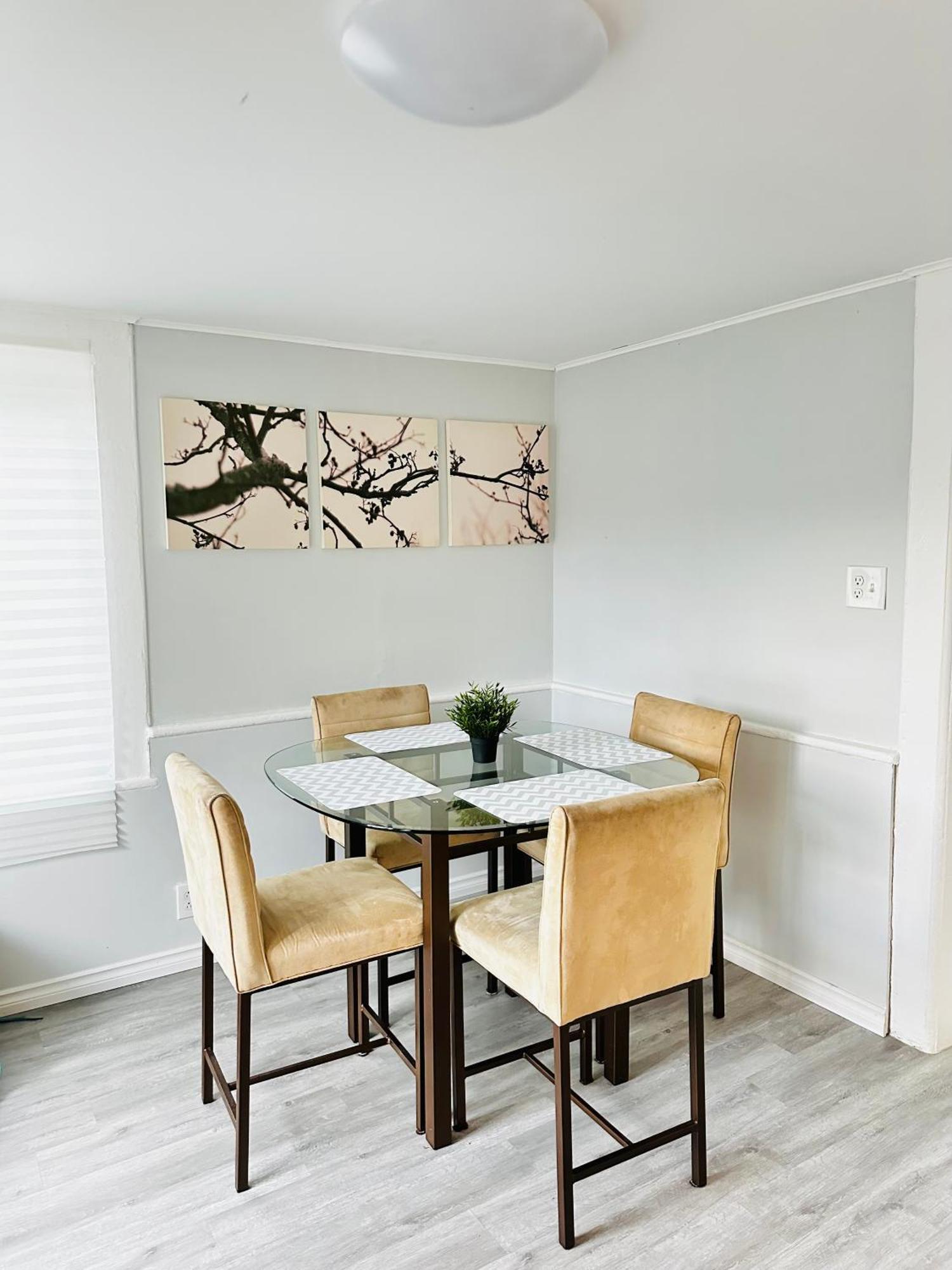 Cozy 2Br House Near Centre With Patio, Bbq, Backyard, And Netflix Leilighet Peterborough Eksteriør bilde